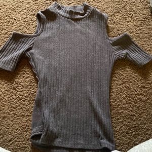 Size medium grey shirt